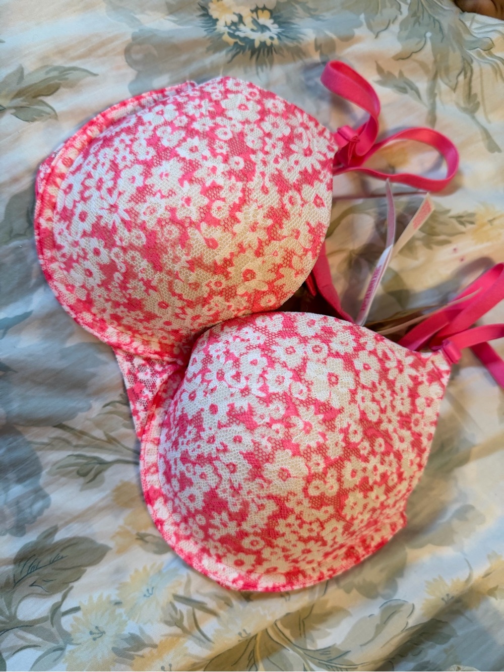 Victoria secret 32D bra